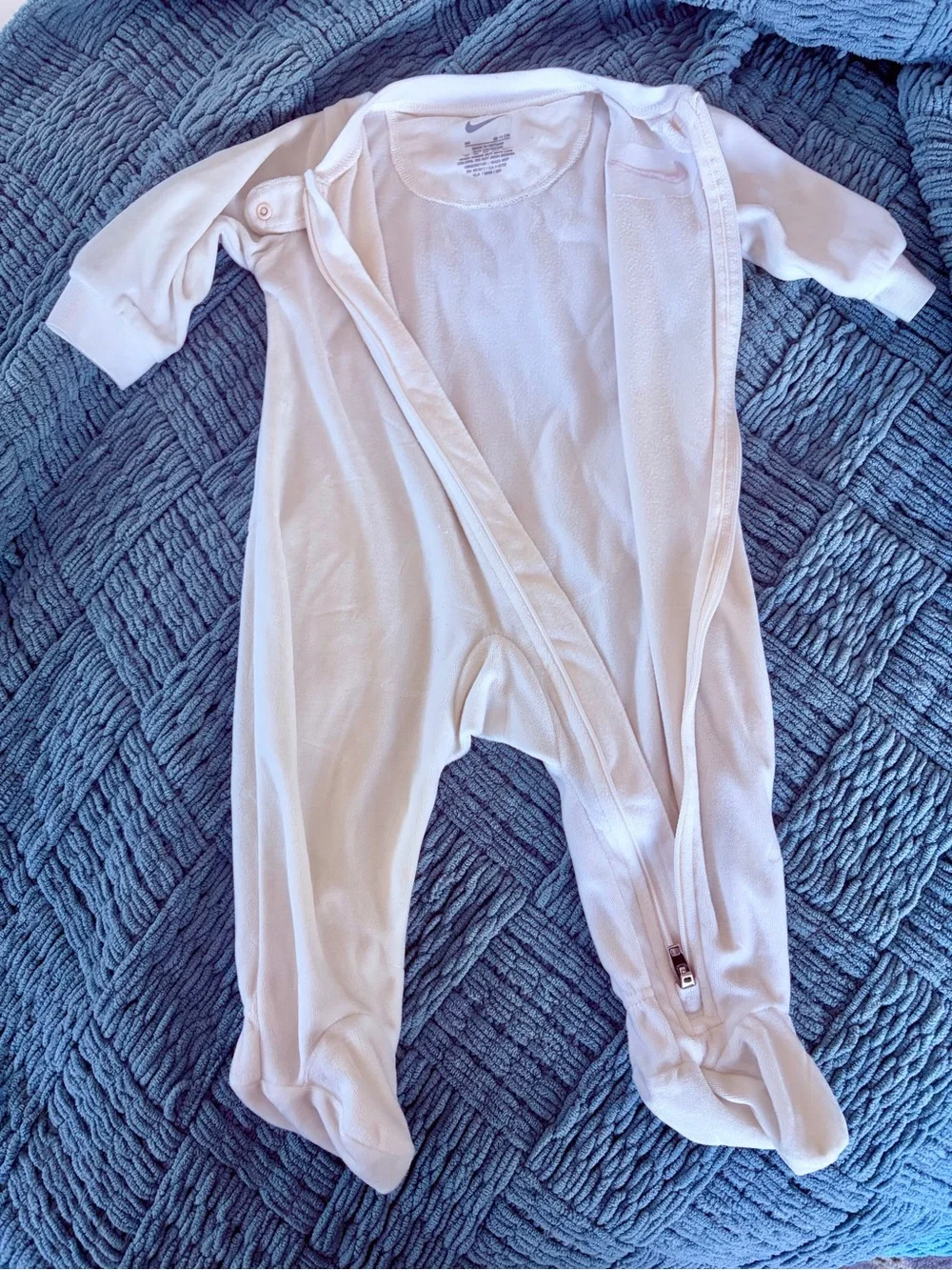 Nike White velour Footed One-Piece Baby Sleeper 9 mo